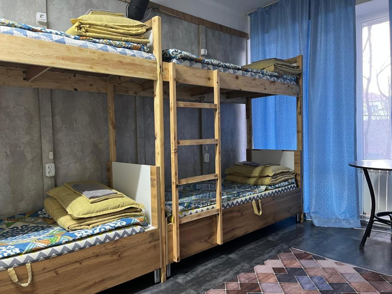Hostel Del Luna Almaty Exterior photo